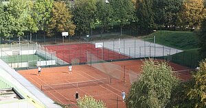 Die Sportschule Egidius Braun bietet Sportangebote wie Tennis, Basketball, Beachvolleyball und Streetsoccer.