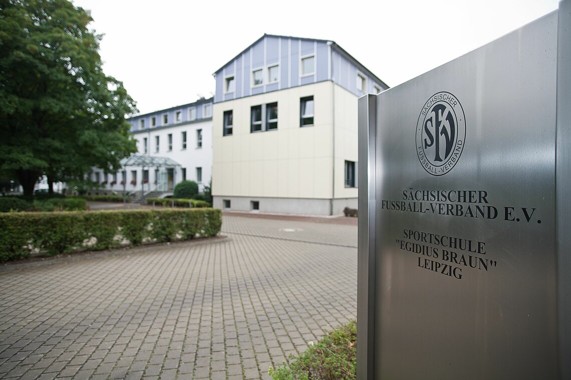 Sitz der SFV-Geschäftsstelle ist die Sportschule 'Egidius Braun' in Leipzig.