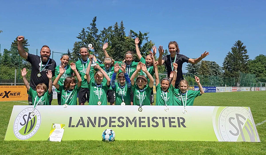 Landesmeisterinnen D-Juniorinnen 2022/2023: RasenBallsport Leipzig II © Jaqueline Zeglin