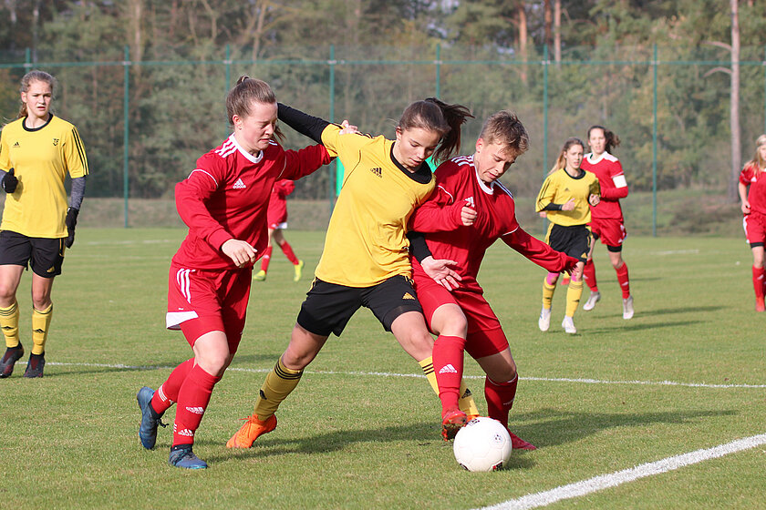 Im ersten Spiel kam die U 16-Juniorinnen Landesauswahl gegen Thüringen nicht über ein 4:4-Unentschieden hinaus. © SFV