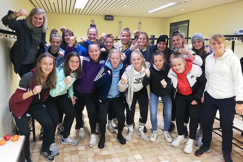 Mit zwei Siegen, einem Remis, einer Niederlage und einem tollen 7. Platz kehren unsere U 18-Juniorinnen aus Duisburg zurück. © Franka Schmidt