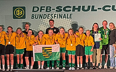 Die U 13-Fußballmädchen des Gymnasiums Bürgerwiese Dresden beim DFB-Schul-Cup in Frankfurt am Main. © Andreas Pach
