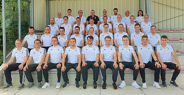 Schiedsrichter Landesliga 2021/2022 & SFV-Schiedsrichterausschuss © SFV