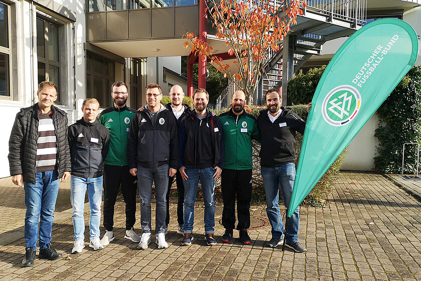 Jens Schaller, Marcus Fischer, Paul Frost, Fabian Grigat, Alexander Schunke, André Mai, Martin Hammel, Marcus Danz legten an der Sportschule Hennef das Ausbilderzertifikat "Sozialkompetenz" ab. © Marcus Fischer