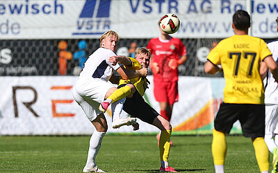 Einen richtigen Pokalfight lieferten sich der VfB Auerbach und der 1. FC Lokomotive Leipzig. Der Regionalligist setzte sich knapp mit 3:2 durch. ©PicturePoint/Gabor Krieg