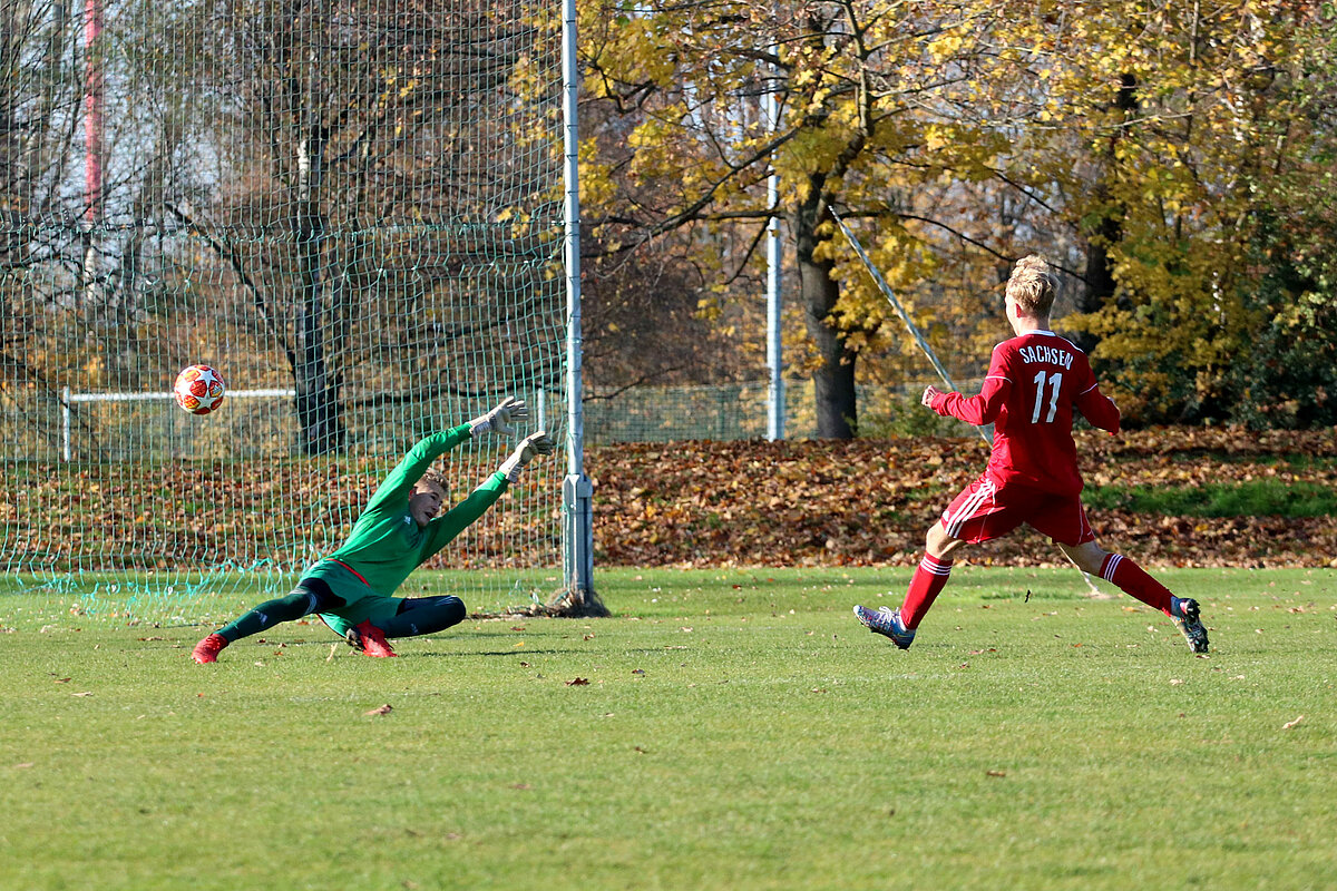 Der Schuss des sächsischen Auswahlspielers ging ins Tor. 