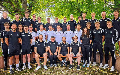 Schiedsrichter der Spitzenförderung sowie der Coaching-Gruppen Sachsenliga und Sachsenklasse. © SFV