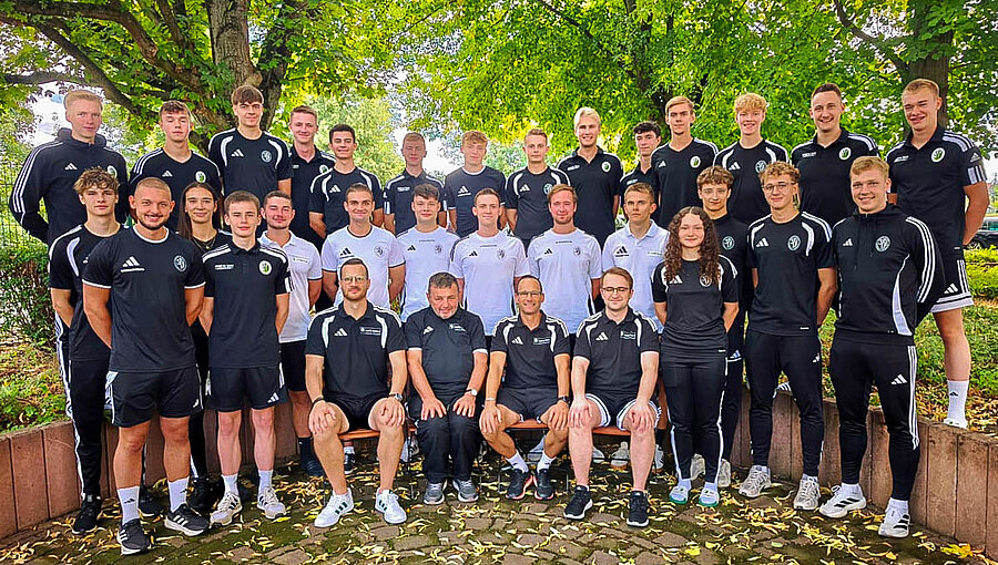 Schiedsrichter der Spitzenförderung sowie der Coaching-Gruppen Sachsenliga und Sachsenklasse. © SFV