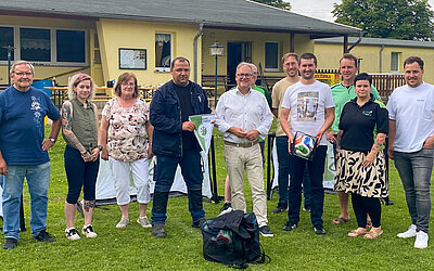 Vertreter und Vertreterinnen des Verbands und der Vereine SV Schönberg und FSV Oberwiera beim Vereinsdialog © SFV