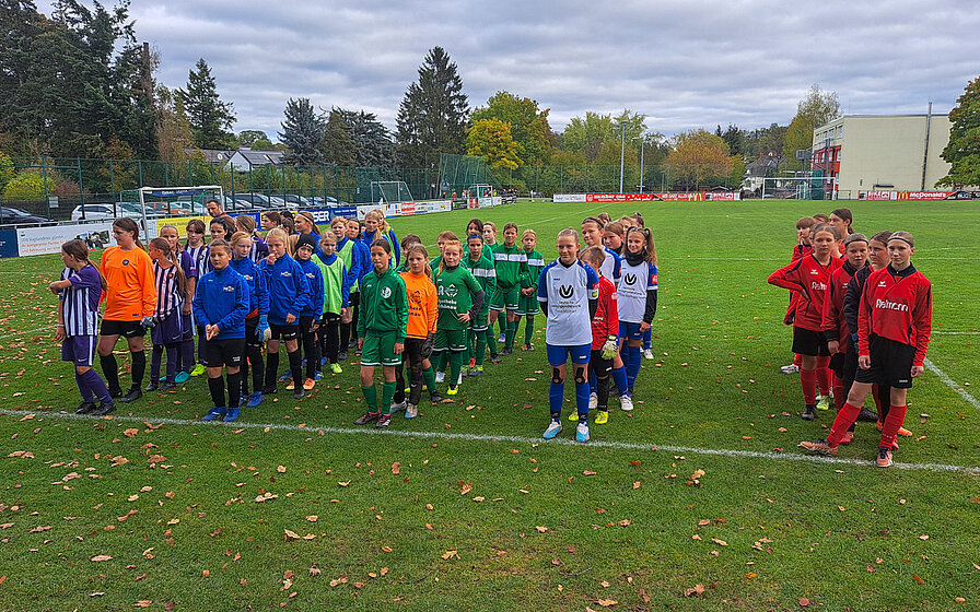 Zur Saison 2023/2024 hat der Frauen- und Mädchenausschuss im SFV einen neuen Spielbetrieb im Bereich der D-Juniorinnen aufgenommen. Es gibt zwei regionale Staffeln (Ost und West) mit je fünf Mannschaften. Diese spielen in fünf Turnierrunden gegeneinander, wobei jeder Verein einmal ein Turnier ausrichtet. 