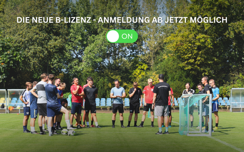 Bild zeigt B-Lizenz-Kurs auf dem Spielfeld.