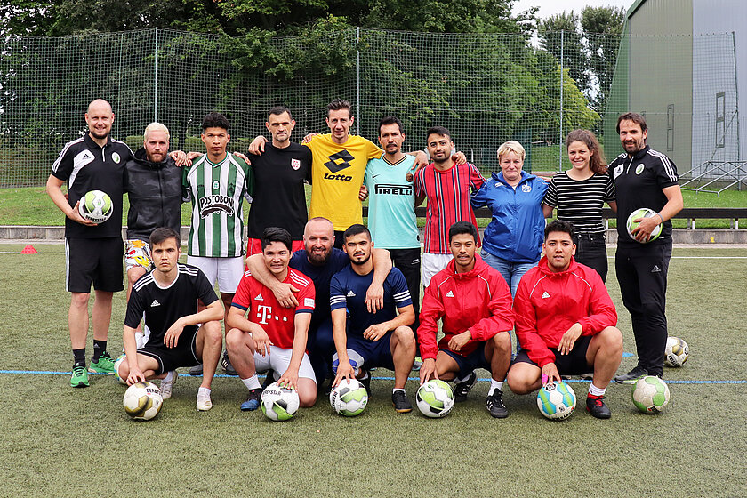 Vergangene Woche organisierte der Sächsische Fußball-Verband in Kooperation mit dem Fußballverband der Stadt Leipzig einen Lehrgang „Basiswissen“ für Menschen mit Fluchterfahrung.