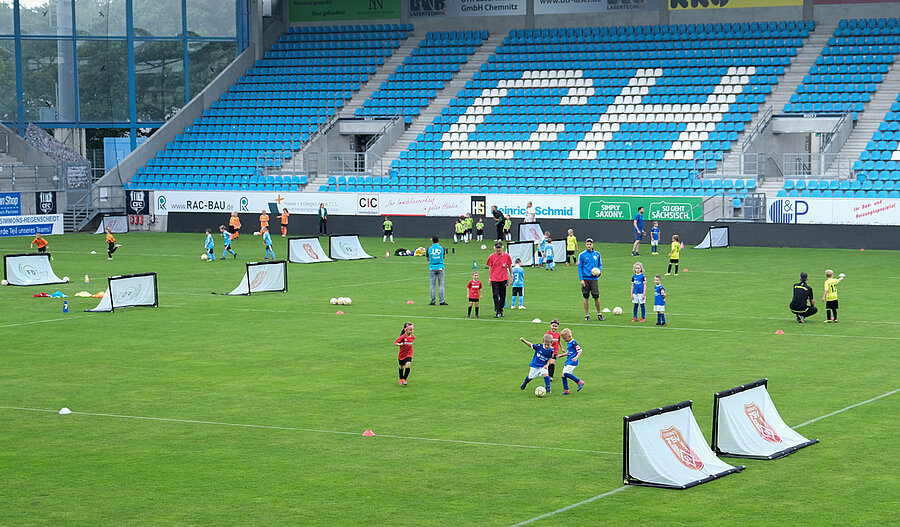 Der Fußball-Kreisverband Chemnitz gilt als Paradebeispiel bei der Umsetzung der neuen Spielformen im Kinderfußball. Seit dieser Saison ist der komplette Spielbetrieb der E-, F- und G-Junioren auf die neuen Spielformen umgestellt. © Roland Oertel