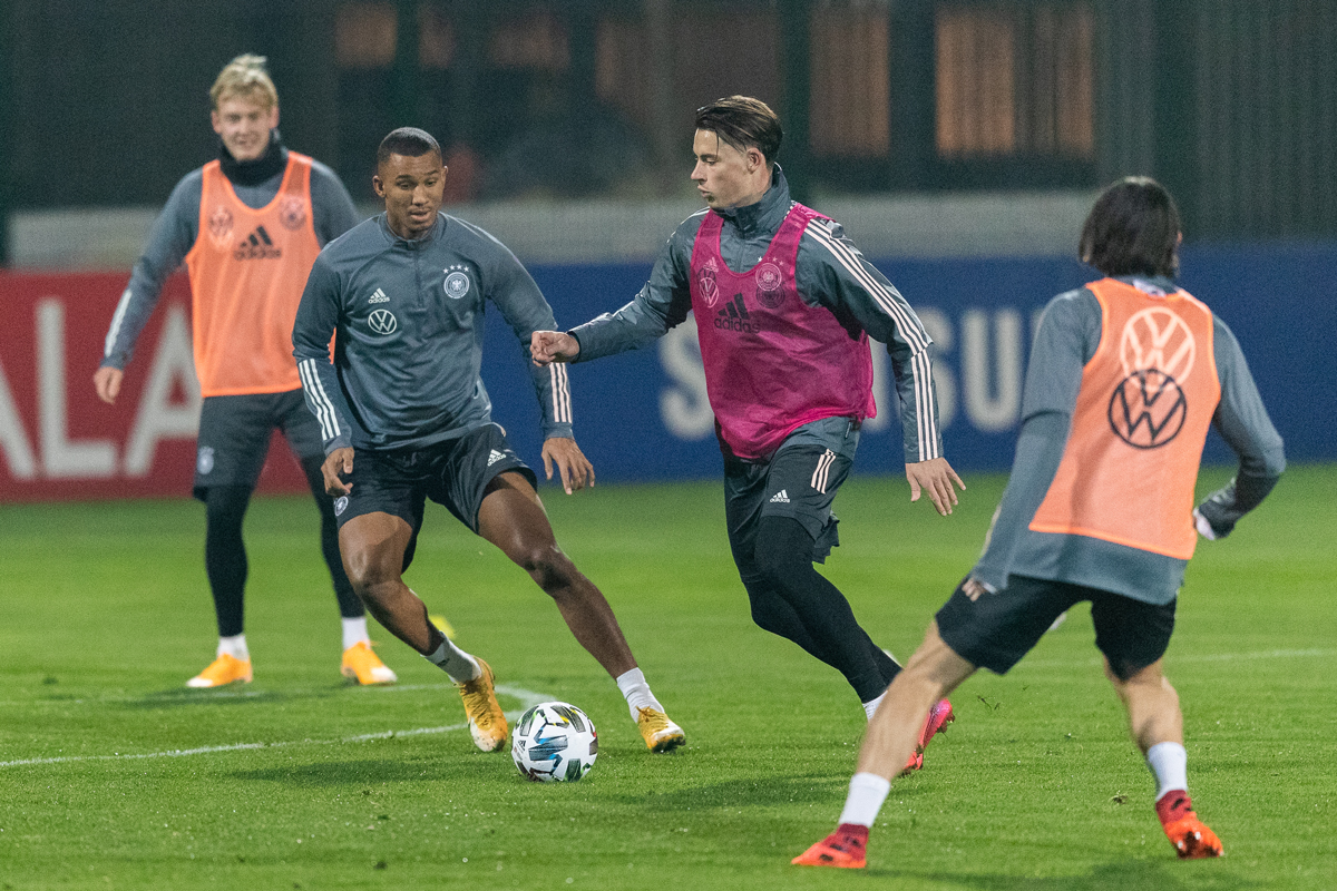 Felix Uduokhai (2. v.l.) aus Annaberg-Buchholz steht kurz vor seinem ersten Einsatz für die Deutsche Nationalmannschaft. © GettyImages