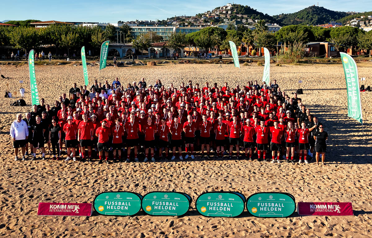 Die diesjährigen Fußballhelden bei ihrer Bildungsreise in Spanien.