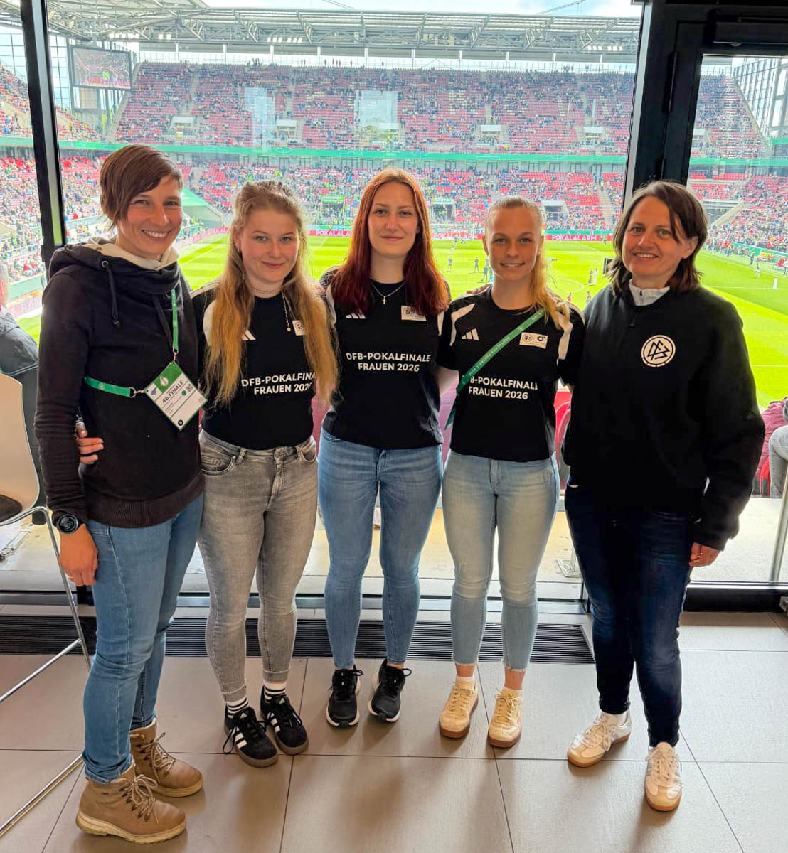Nachwuchsschiedsrichterinnen beim DFB-Pokalfinale in Köln © SFV